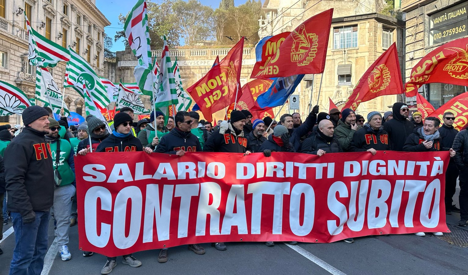 Metalmeccanici in piazza a Genova: 