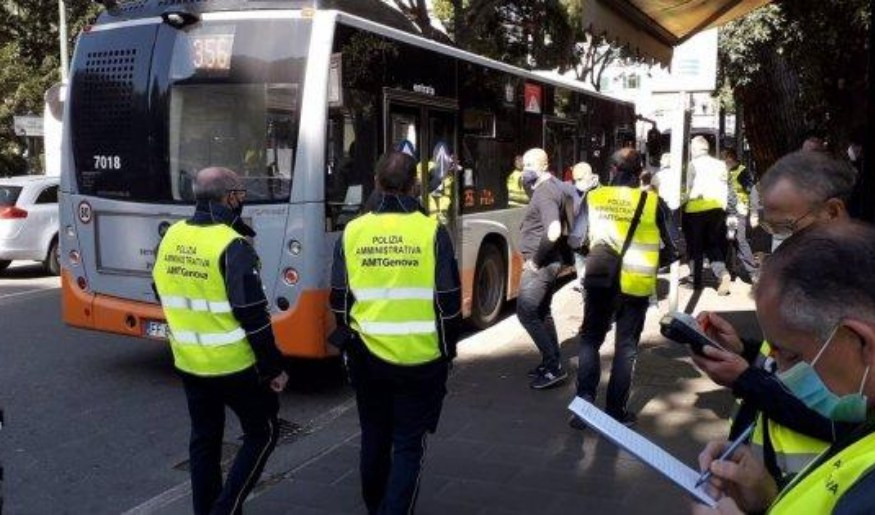 Maxi controlli sui bus del Levante: su 340 passeggeri 25 multati