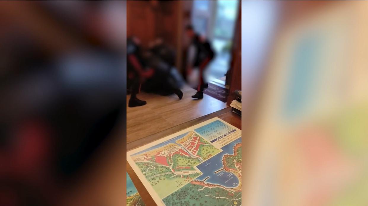 Arresto convulso in hotel 5 stelle: carabinieri chiedono 100mila euro di danni, ma finiscono indagati