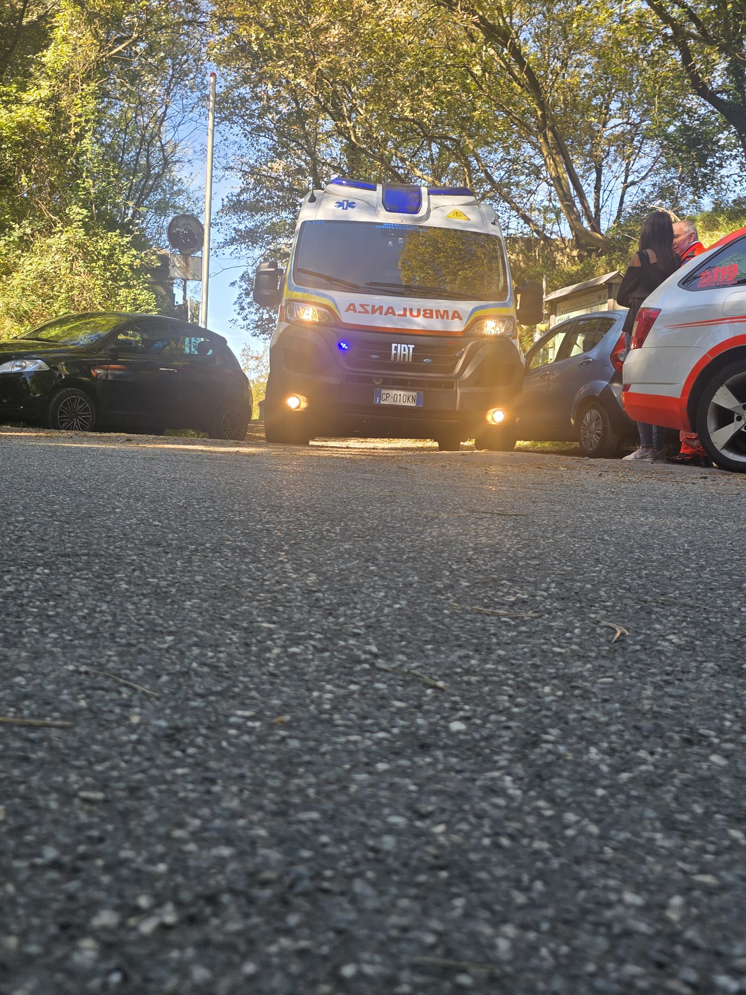 Biker cade al forte Puin, recuperato in un dirupo: per lui spalla rotta