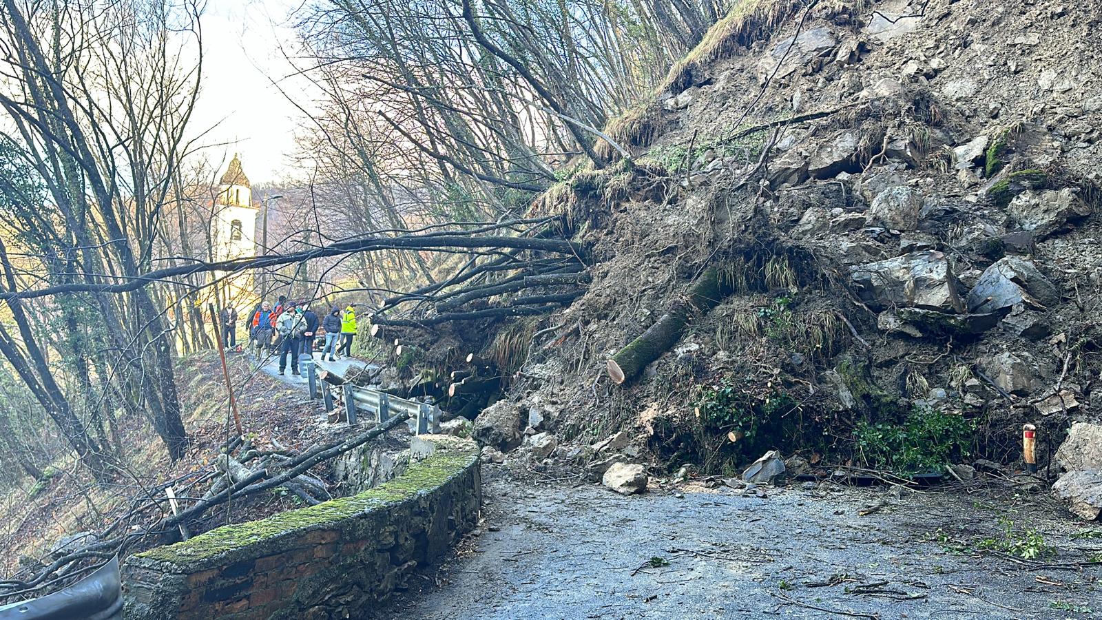 Frana a Davagna, aperto varco pedonale: si lavora per quello carrabile