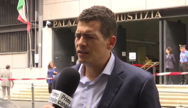 Emmanuel Diaz davanti al tribunale