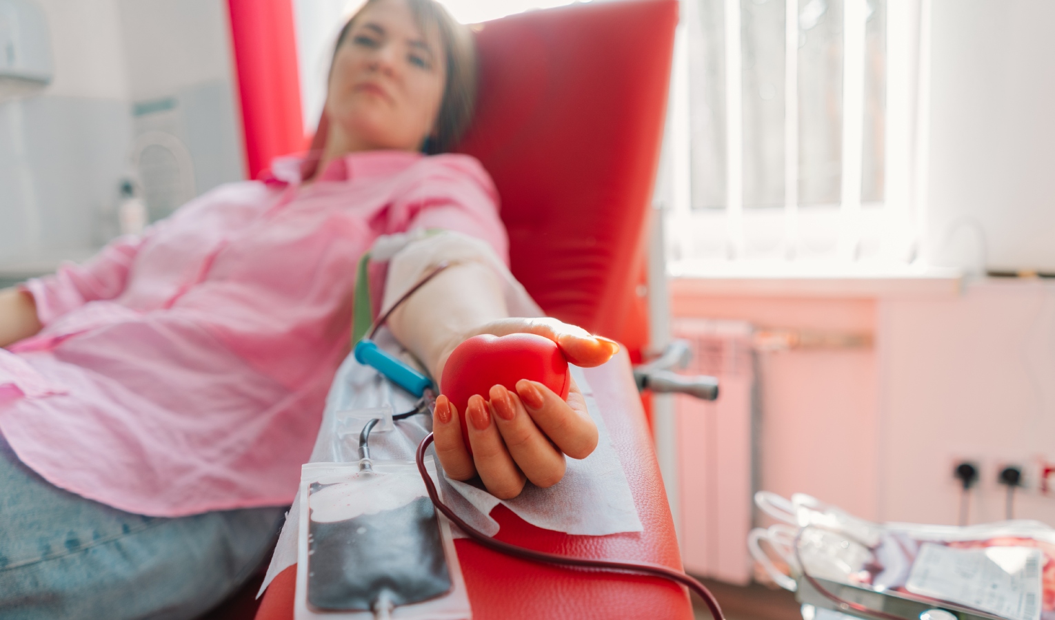 Donazione sangue, ancora troppe poche donne: solo il 33%