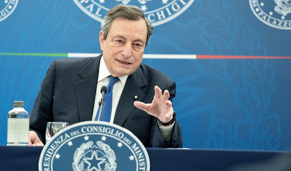 Stretta sui non vaccinati, arriva il super green pass: l'annuncio del premier Draghi