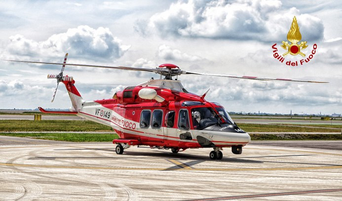 Precipita da una scala e fa un volo di tre metri, 68enne all'ospedale in elicottero