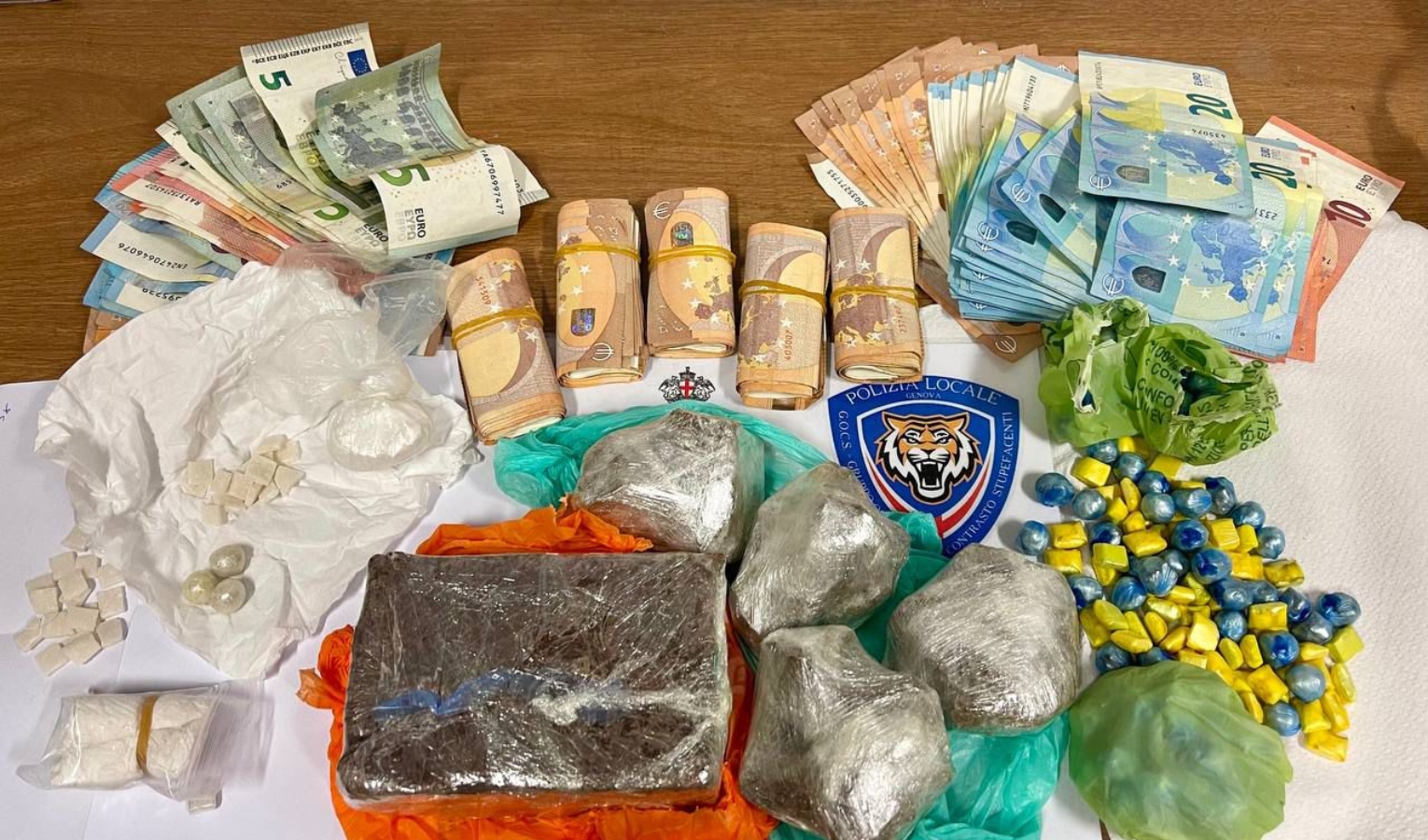 Genova, in casa oltre 1 kg di droga: arrestato 