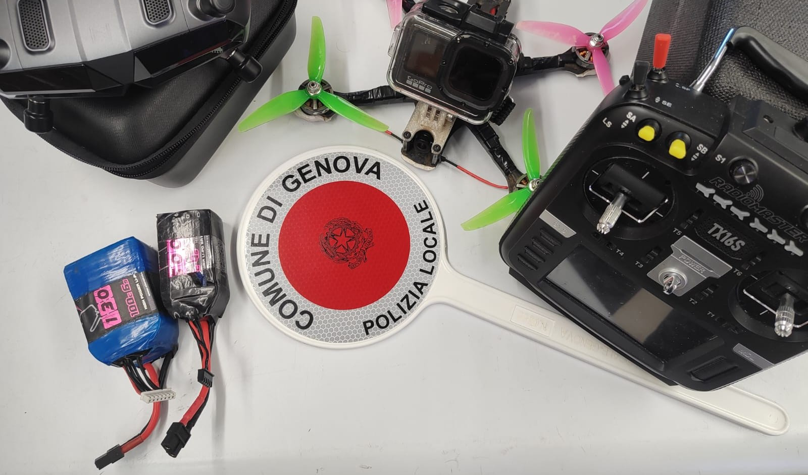 Cade drone senza assicurazione a Boccadasse, turista rischia multa da 30 mila euro