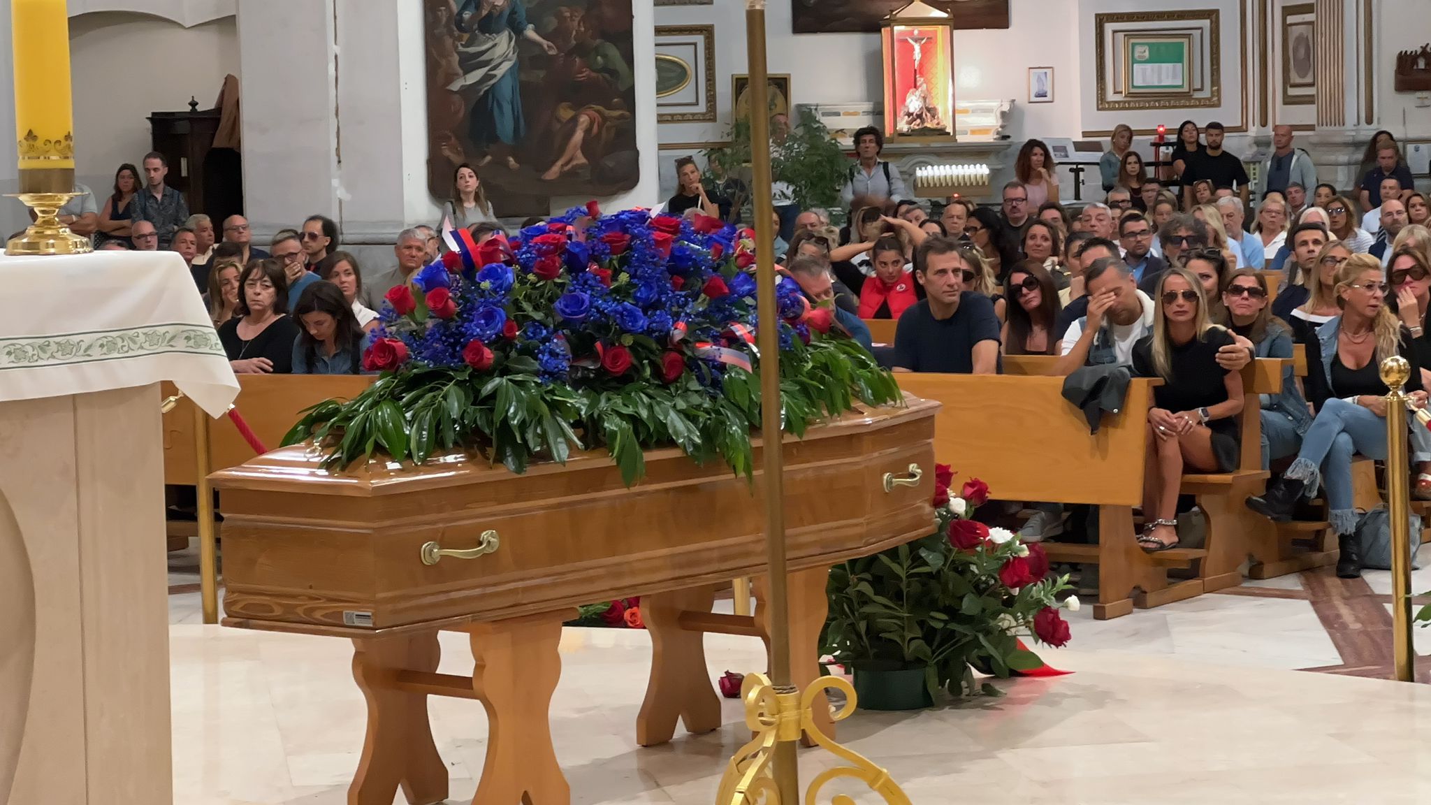 In centinaia per l'ultimo saluto a Fabrizio Pianetti. Don Fiscer: