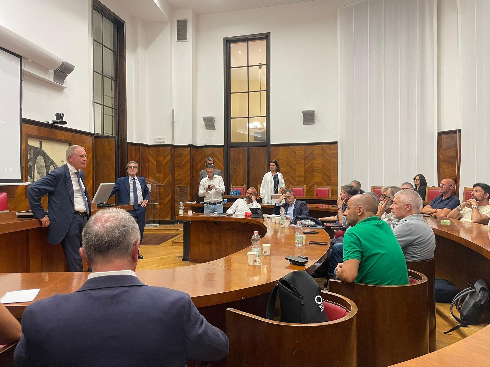 Ex Ilva, ok alla bozza sul piano: per Genova c'è l'opzione 'divorzio' da Taranto