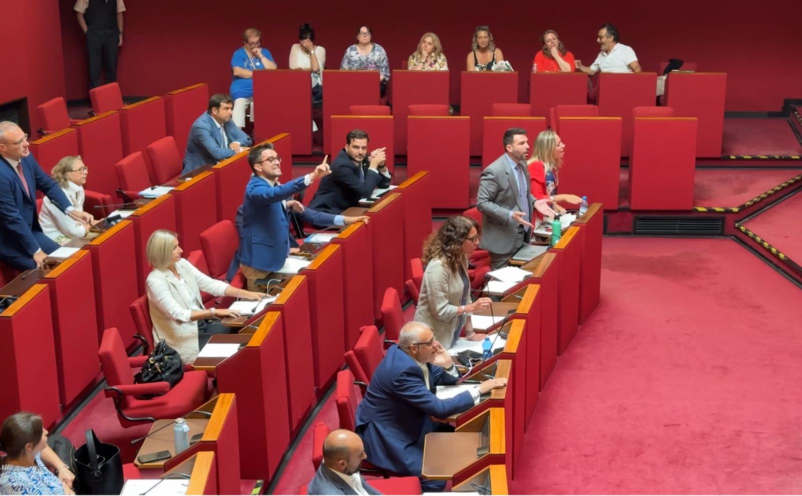 Aumento Imu per canoni concordati, scontro in consiglio: la minoranza abbandona l'aula