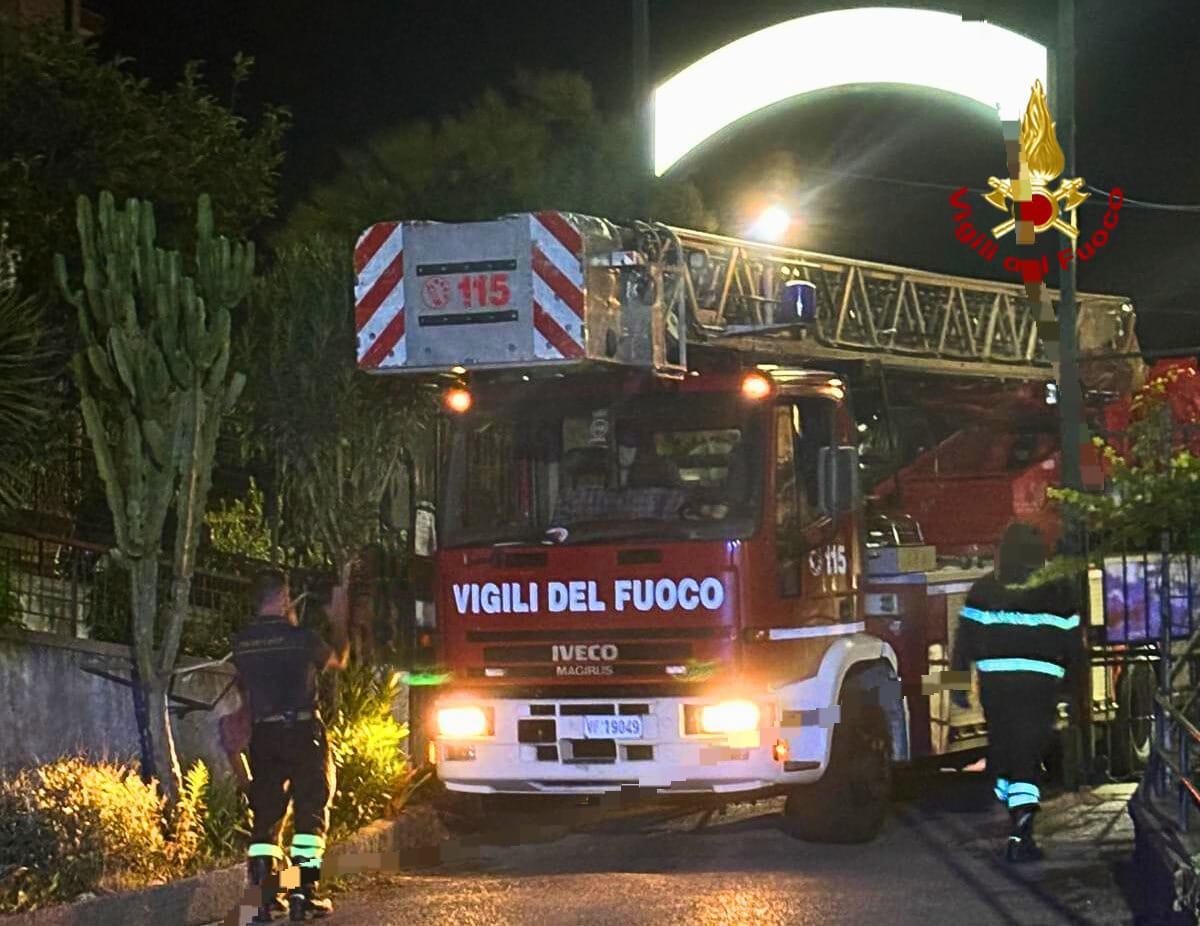 Paziente in condizioni critiche fatto evacuare dal terrazzo a Ceriale