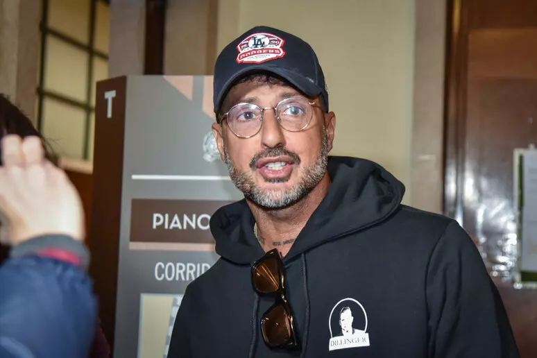 Fabrizio Corona a processo per evasione a Genova