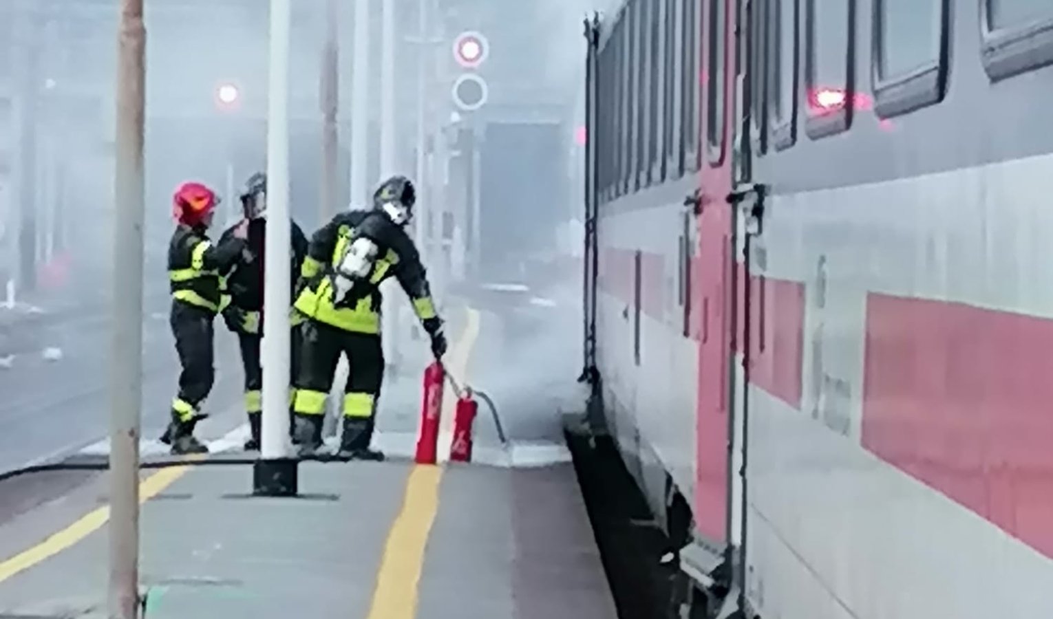 Finale Ligure, principio di incendio in un treno: ritardi fino a 90'