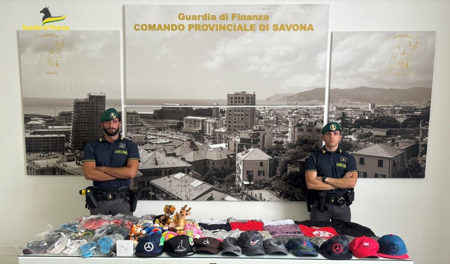 Savona, Guardia Finanza sequestra 100mila prodotti contraffatti