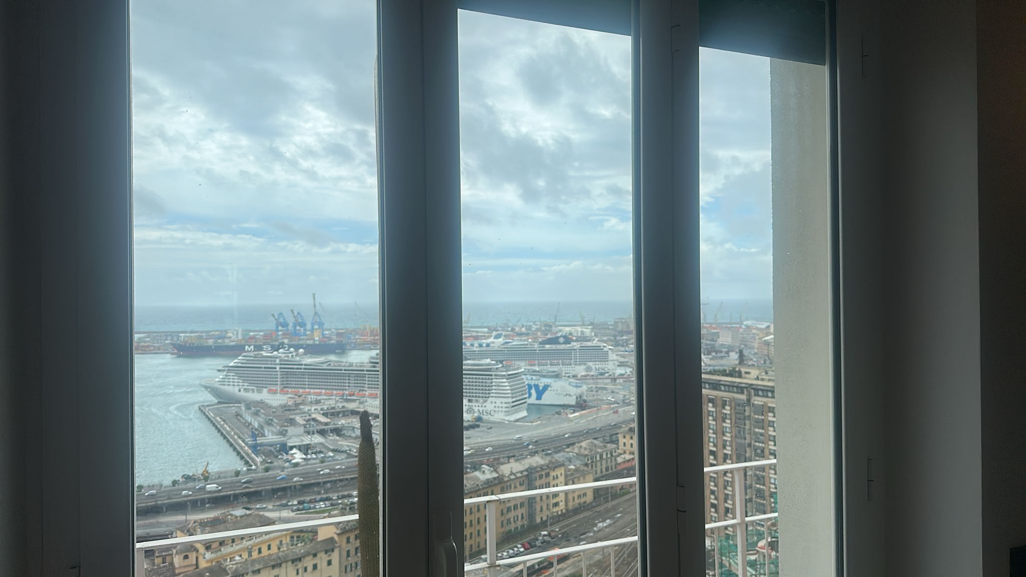 Porto & città, fumi navi a San Teodoro: