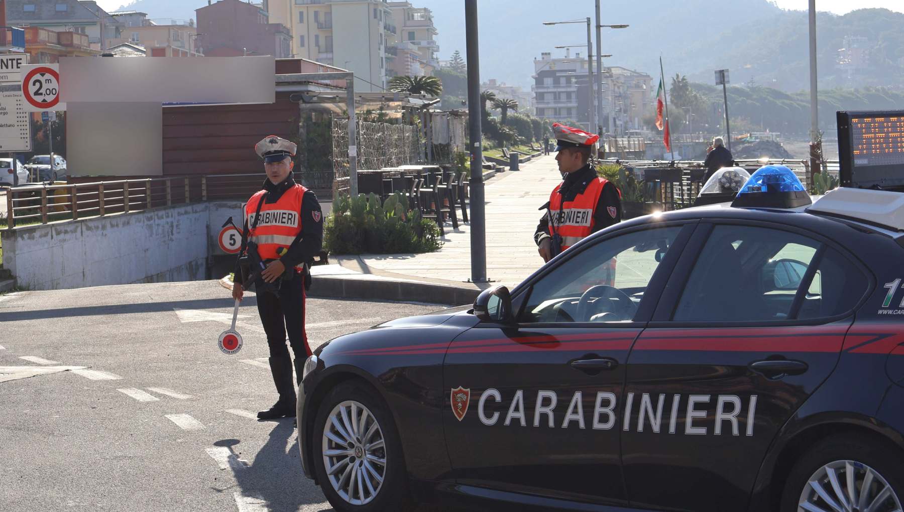 Furti in villa, tre ladri fermati dopo un inseguimento