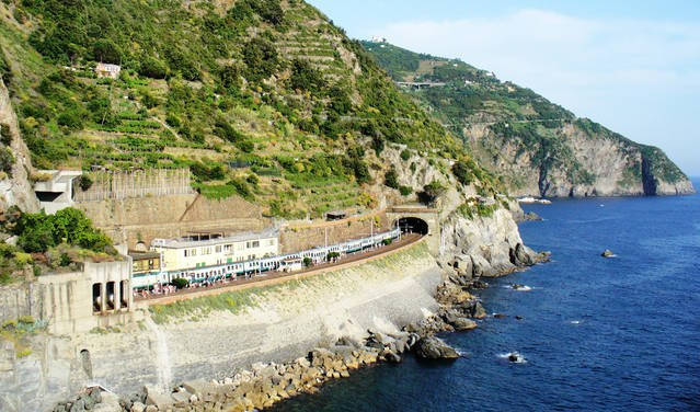 un treno sul binario