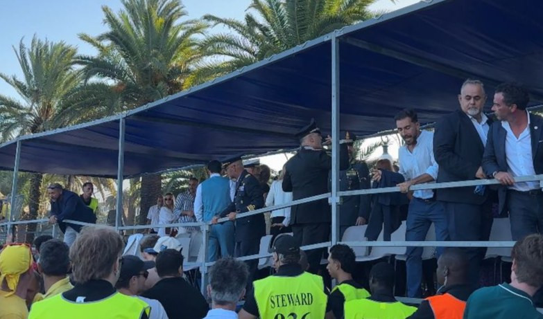 Palio del Golfo: mare agitato, malori per i vogatori, tribuna vip che cede e tafferugli. Un’edizione da ricordare
