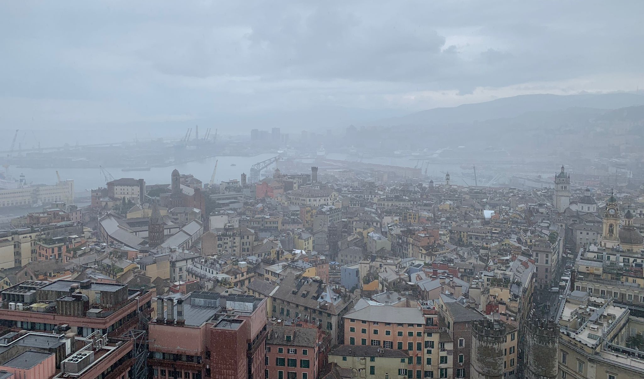 Pioggia a Genova, annullata la fiera di San Giovanni