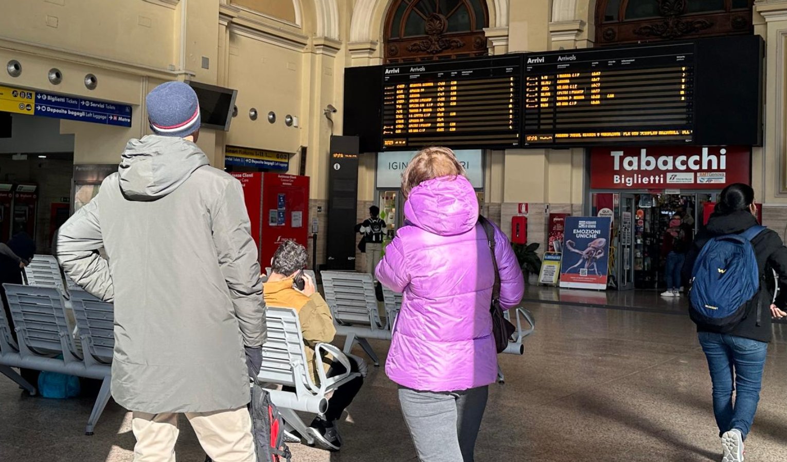 Caos treni in Liguria tra sciopero e lavori, gli utenti: 