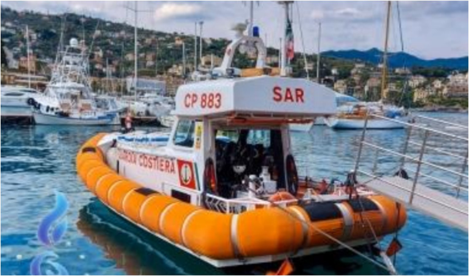 Chiavari, barca capovolta: Capitaneria salva due velisti