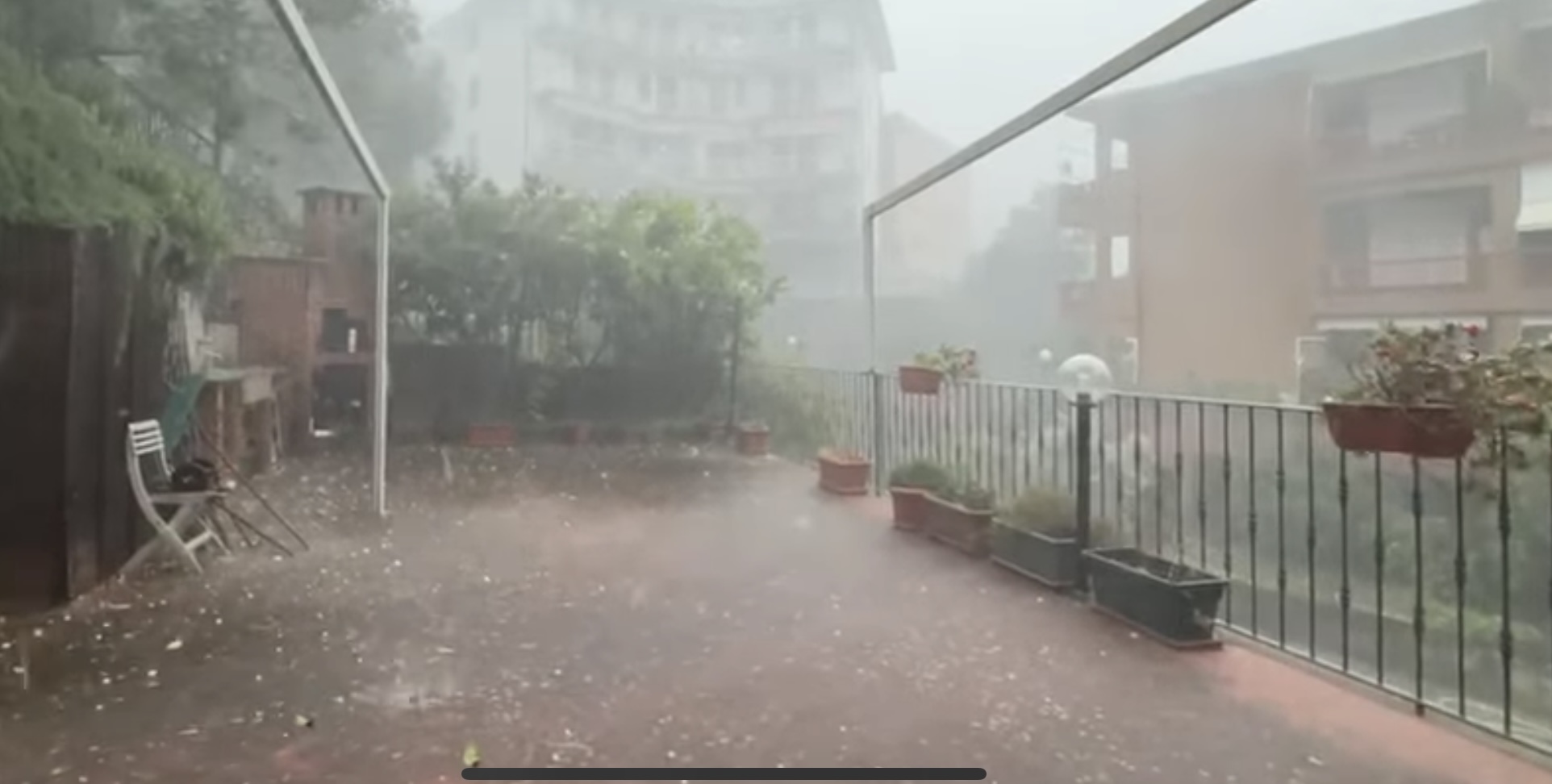 Maltempo, allerta meteo per temporali. Grandinata e forti raffiche di vento ad Arenzano