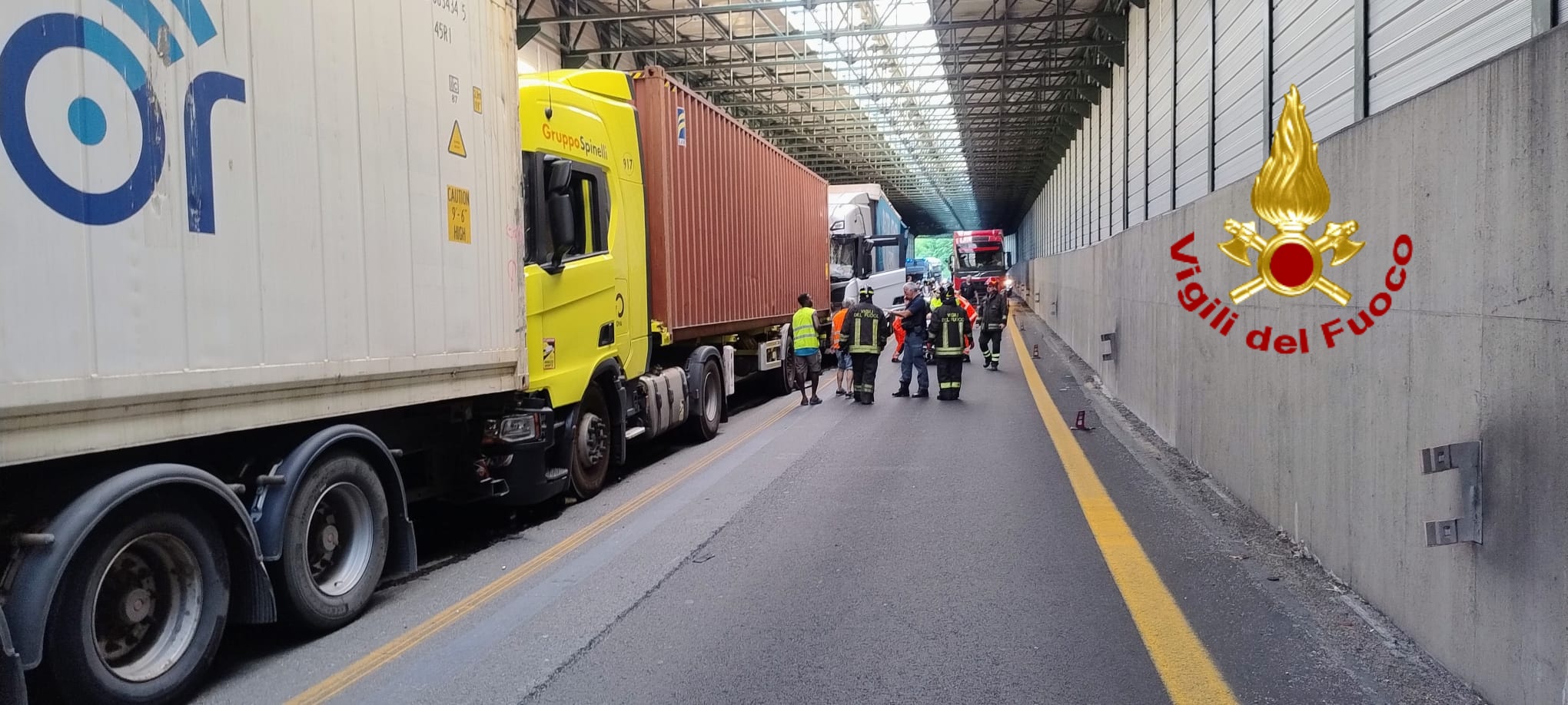 A7, incidente tra tre mezzi pesanti a Bolzaneto: mattina di caos traffico