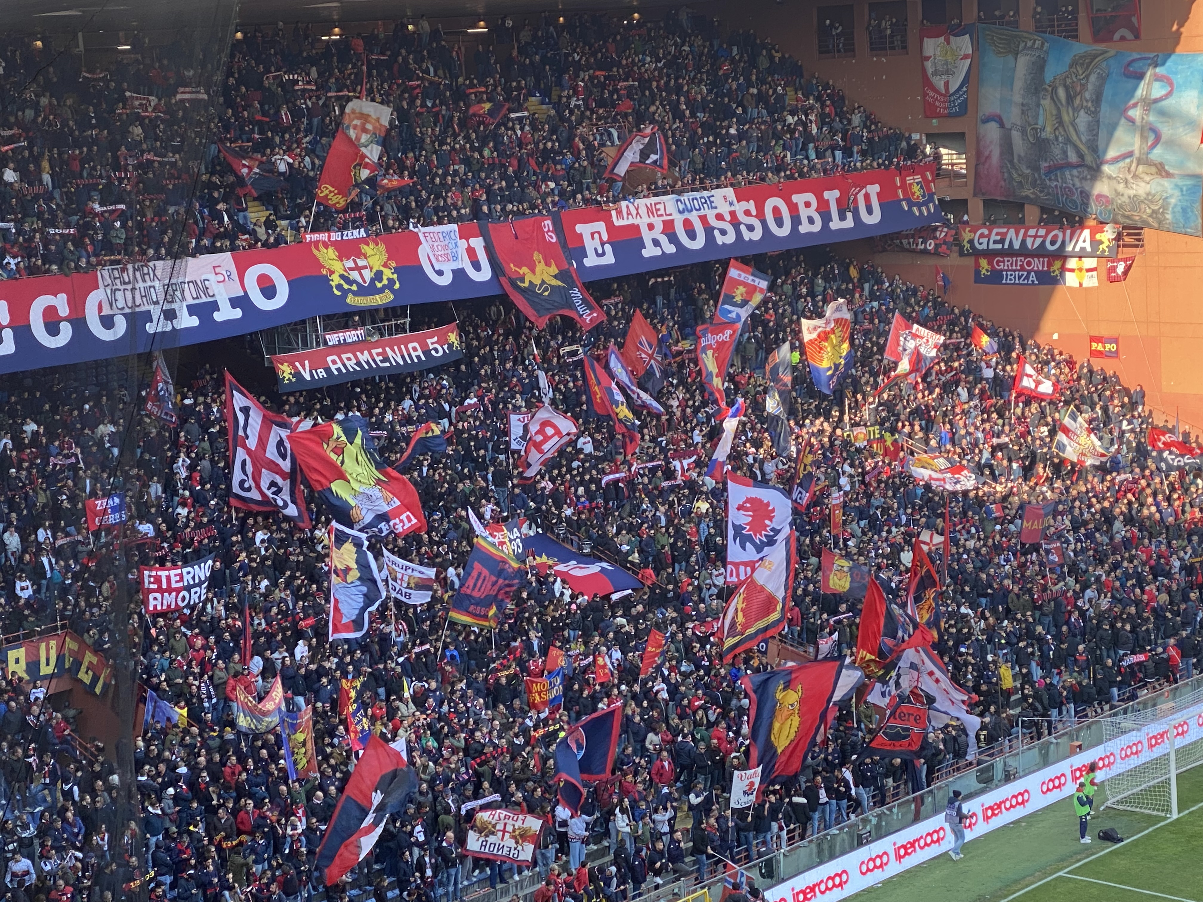 Genoa, sorpassi e controsorpassi: l'era De Rossi comincia con un pirotecnico pareggio