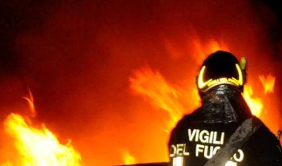 Genova, incendio bar nella notte: danni alla struttura