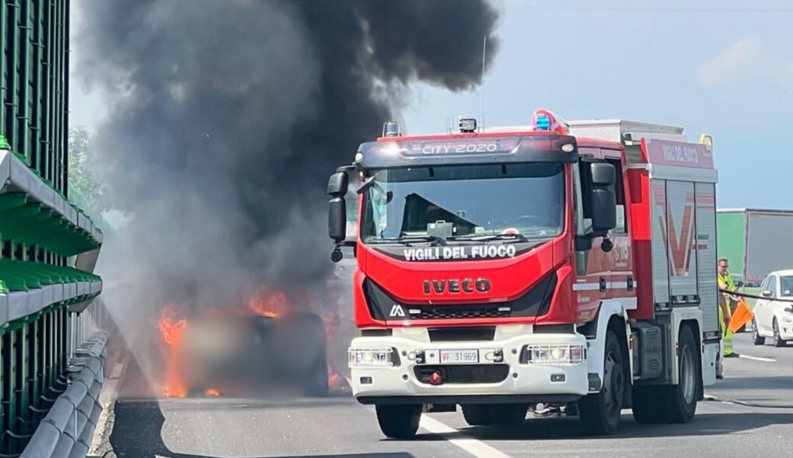 Incidente a Marassi: paura per un furgone avvolto dalle fiamme