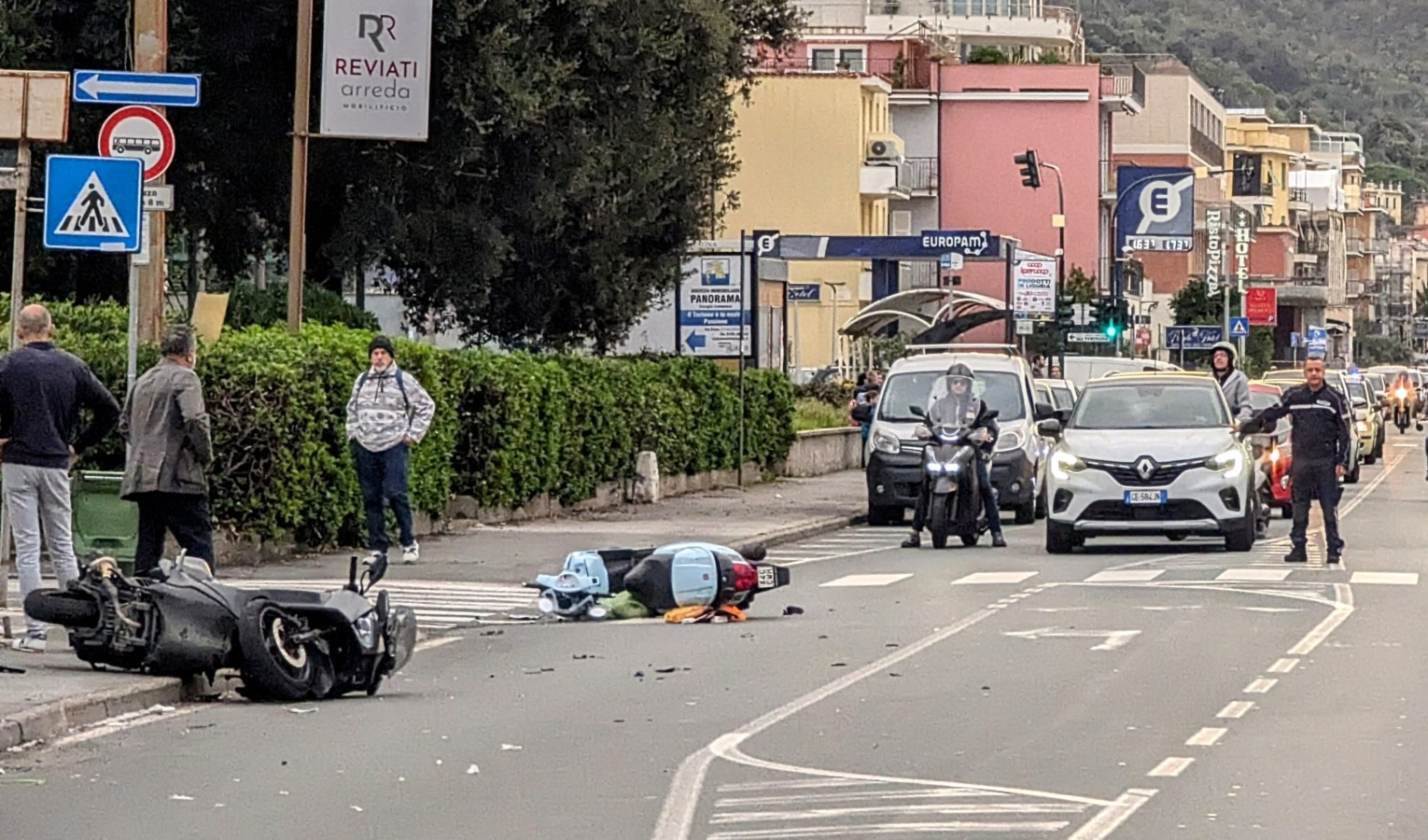 Incidente tra moto a Cavi di Lavagna: un giovane ferito gravemente