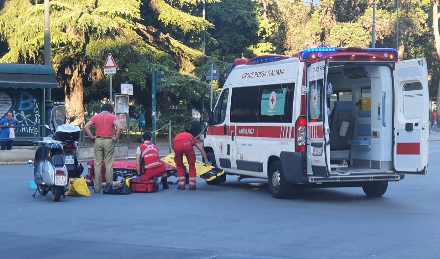 Genova, incidente in via XX settembre: coinvolte due moto