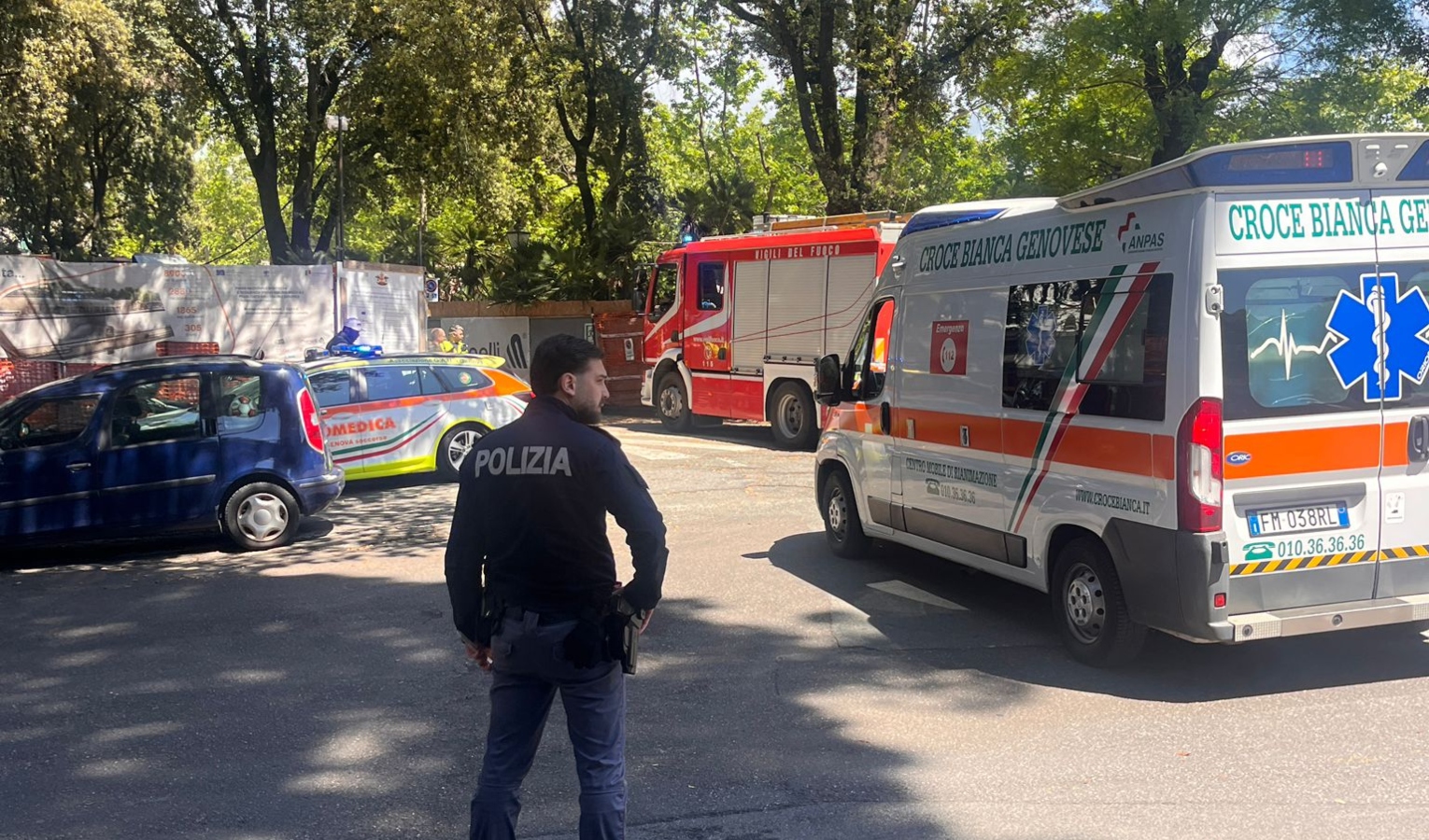 Muro crolla su tre operai nel cantiere del parco dell'Acquasola: due in gravi condizioni