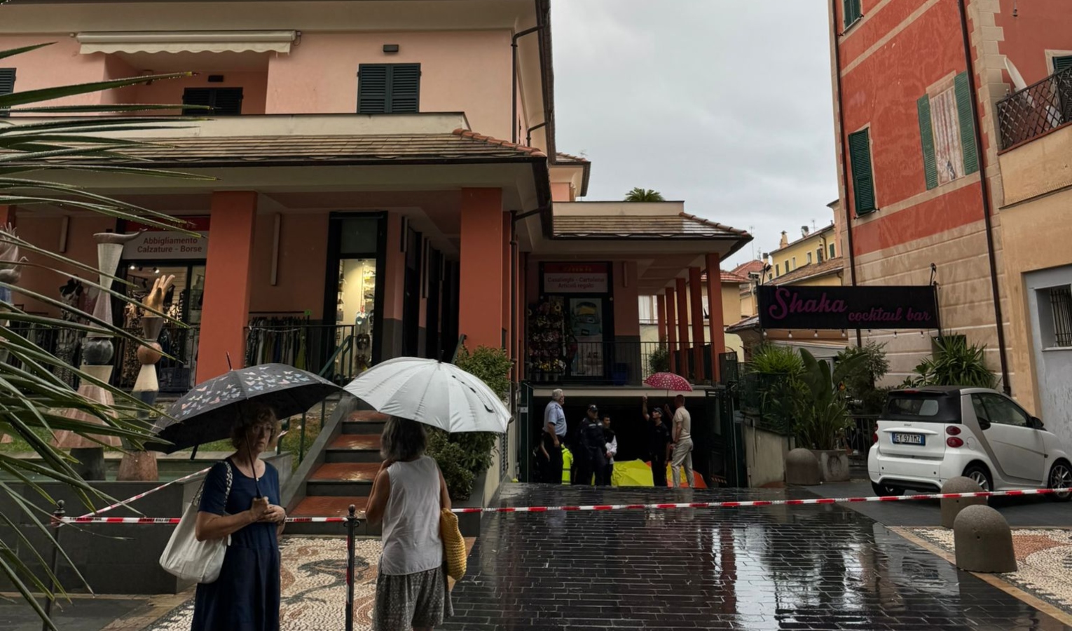 Tragedia sul lavoro a Loano, operaio cade da un tetto e muore