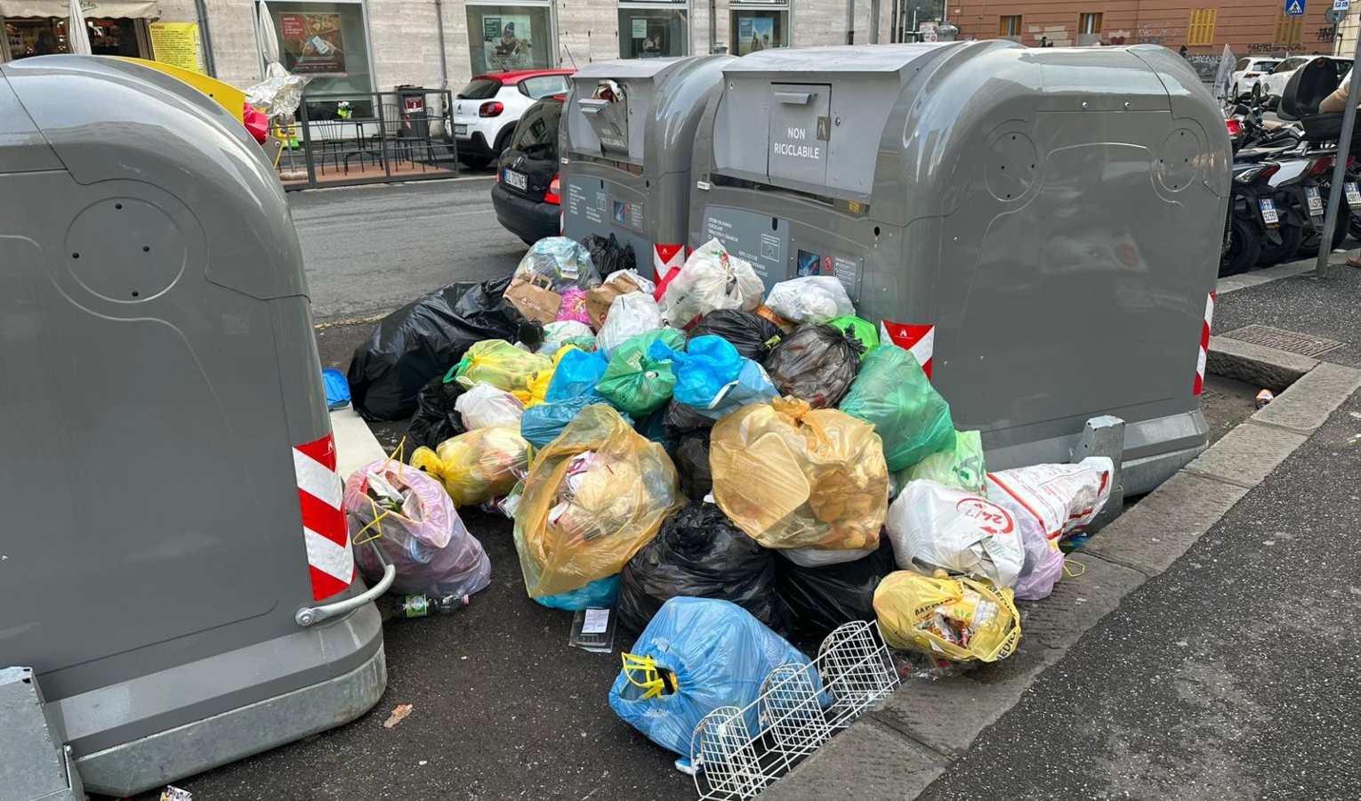 Nell'indifferenziata di Genova il 40% di raccolta sbagliata: 