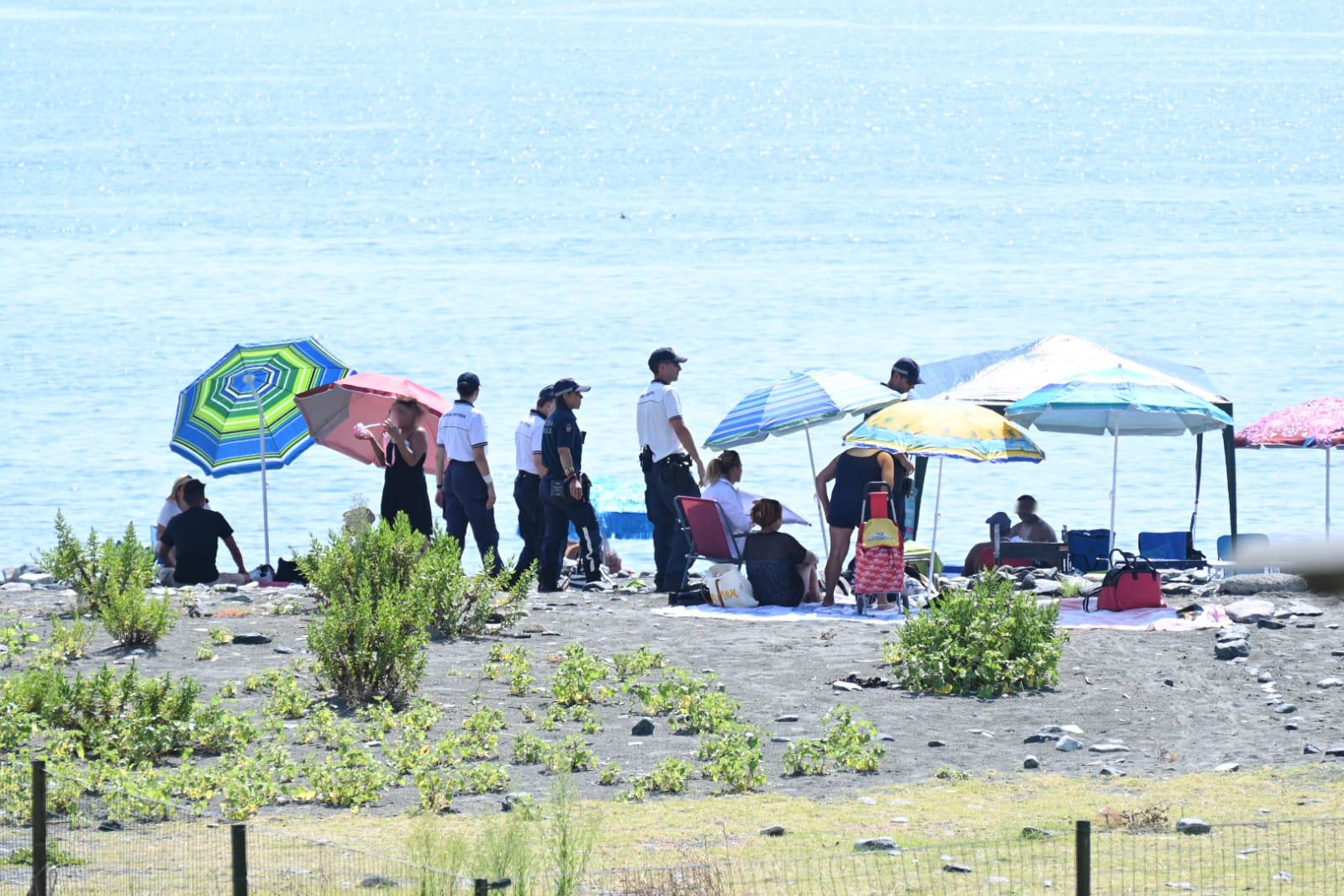 Auto in spiaggia e nei posti per disabili: multe a Genova durante il ponte di Ferragosto