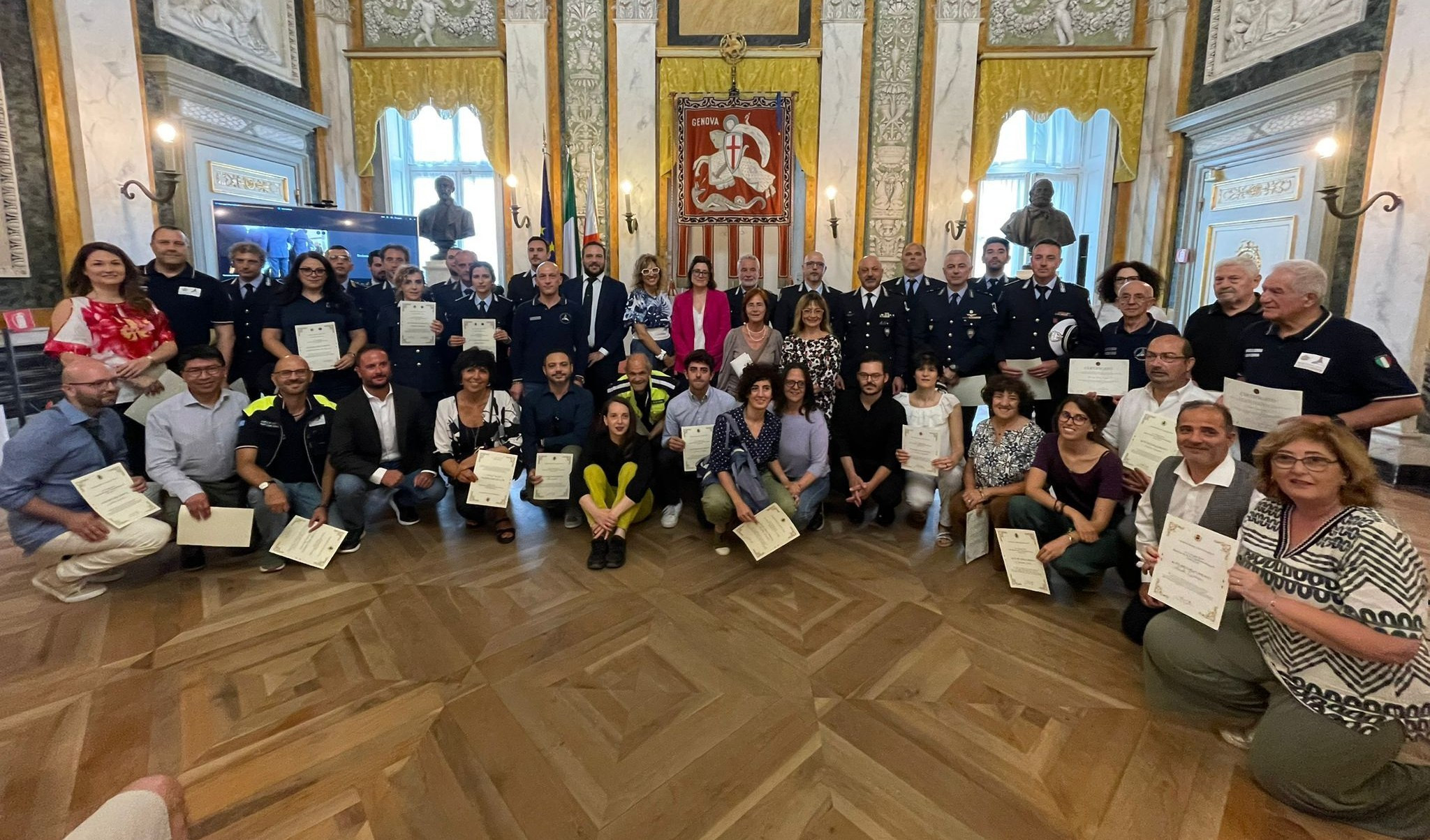 Prestarono servizio a Forlì dopo alluvione, Genova premia 57 dipendenti comunali