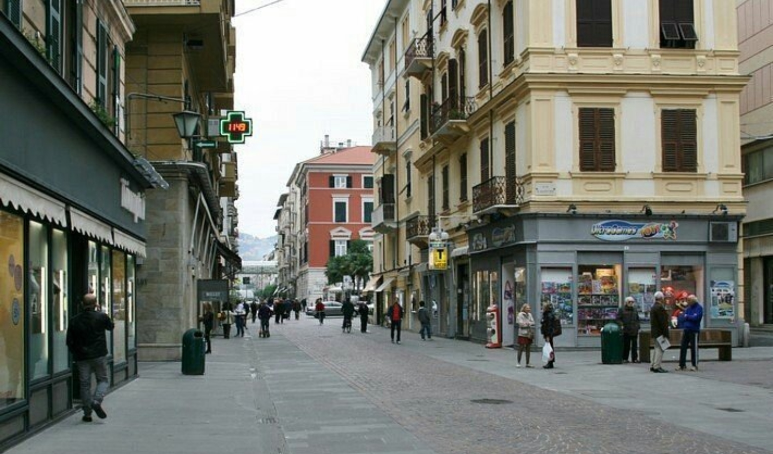 Tragedia alla Spezia, 84enne muore investito da camion della spazzatura