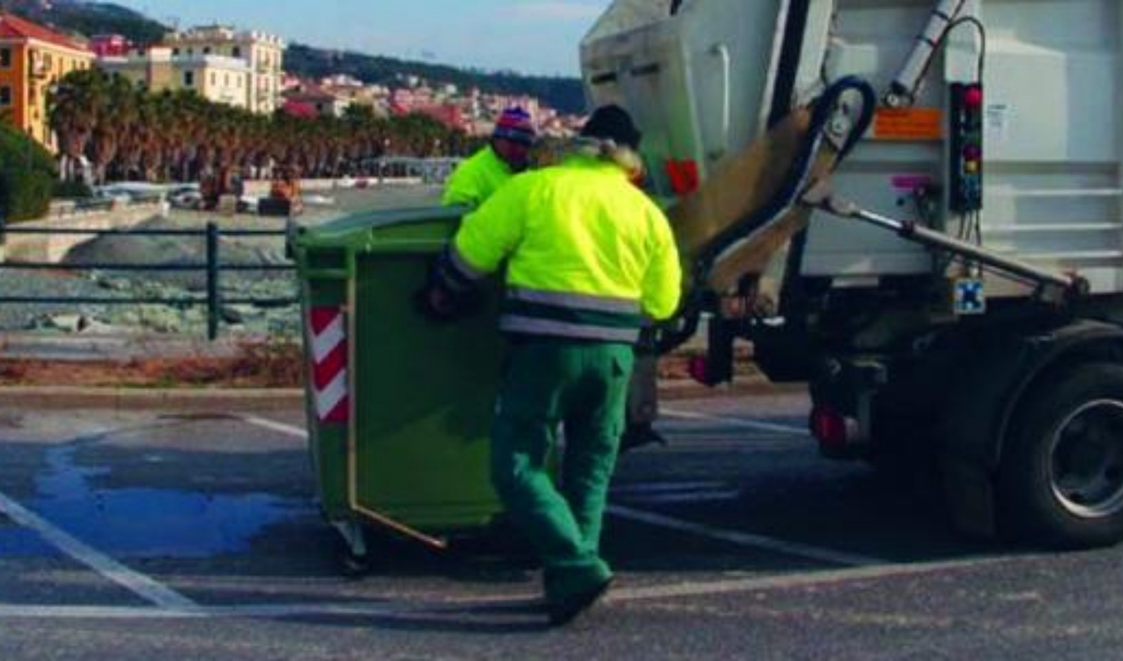 Genova, rifiuti e raccolta differenziata: arriva la nuova app di Amiu