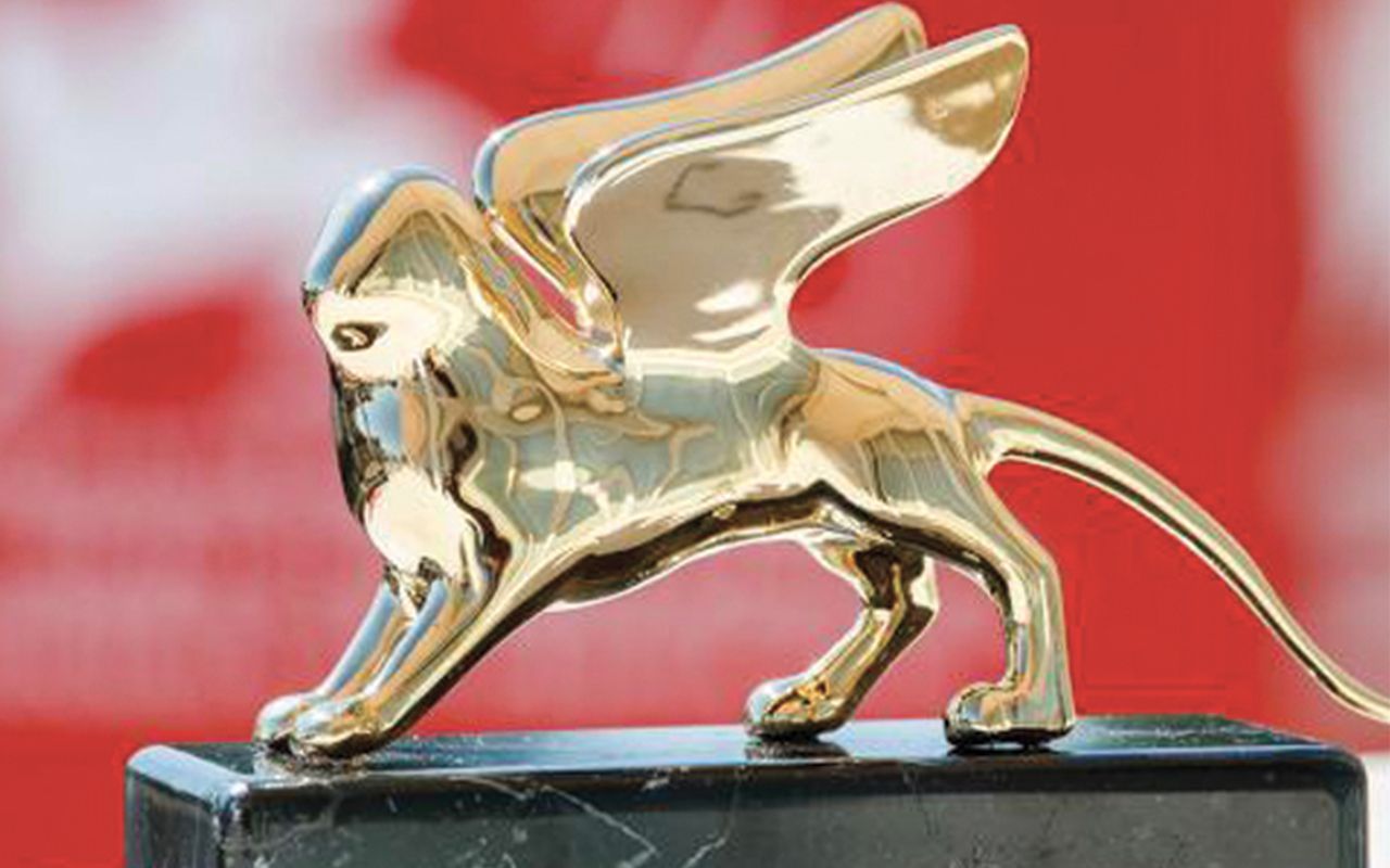 Il Leone d'oro a sorpresa a Jim Jarmush, premi per Toni Servillo e Gianfranco Rosi