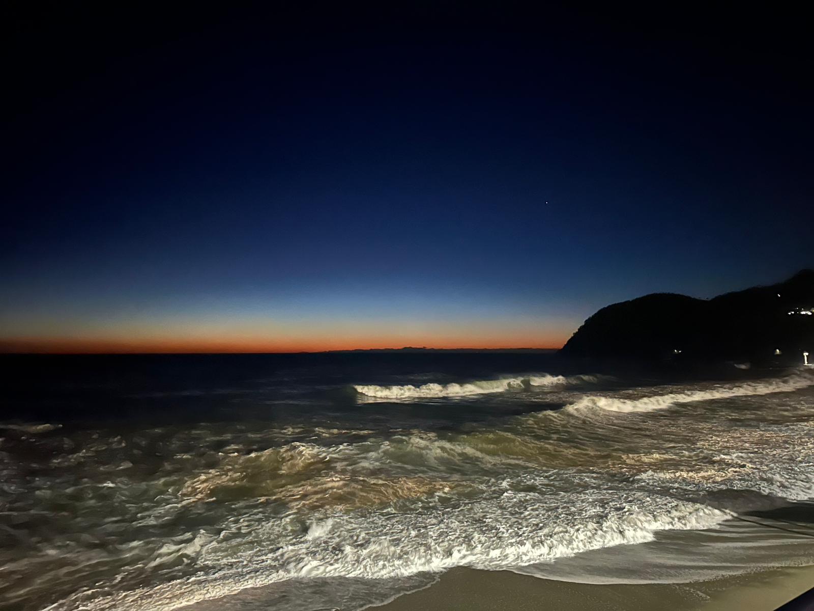 Mareggiata e vento di burrasca sulla Liguria, a Ventimiglia ferita una donna