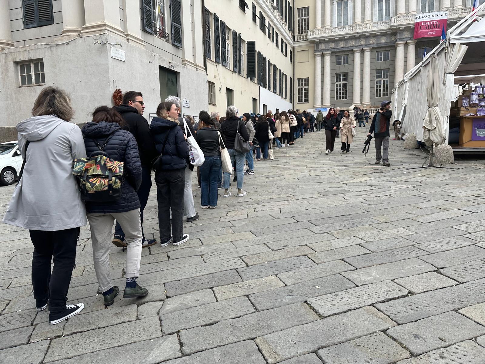 Genova, tutti pazzi per la lettura: coda di 100 metri per Librokilo