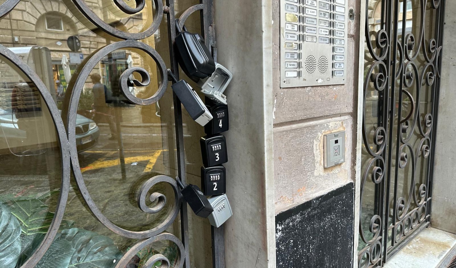 Affitti brevi: addio alle keybox. A Genova e Camogli se ne parlava già da mesi