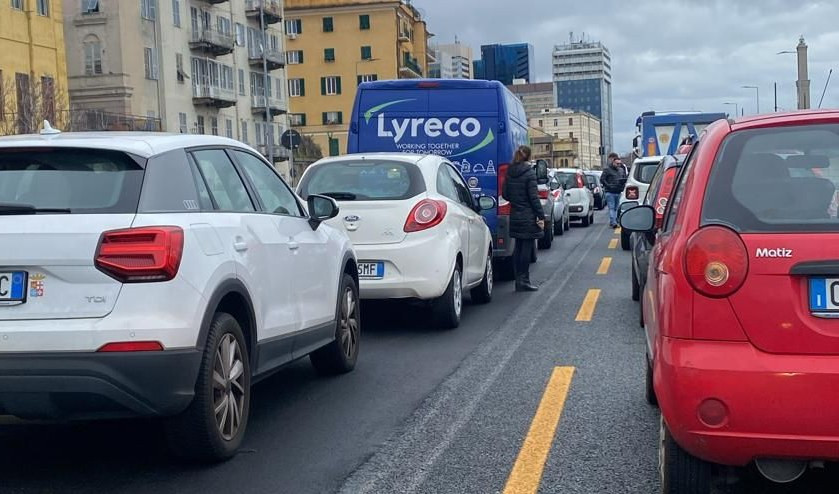 Trovato ordigno in porto, martedì pomeriggio di caos viabilità a Genova