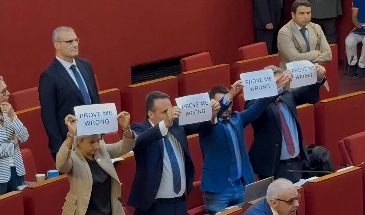 Il centrodestra commemora Charlie Kirk, polemica in consiglio comunale a Genova