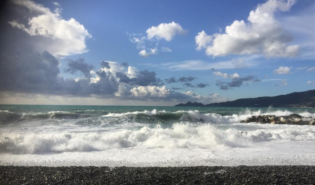 Meteo in Liguria, weekend tra sole, nuvole e mare mosso