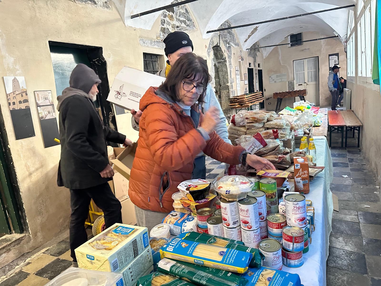 Aiuti ai poveri nella basilica delle Vigne: 