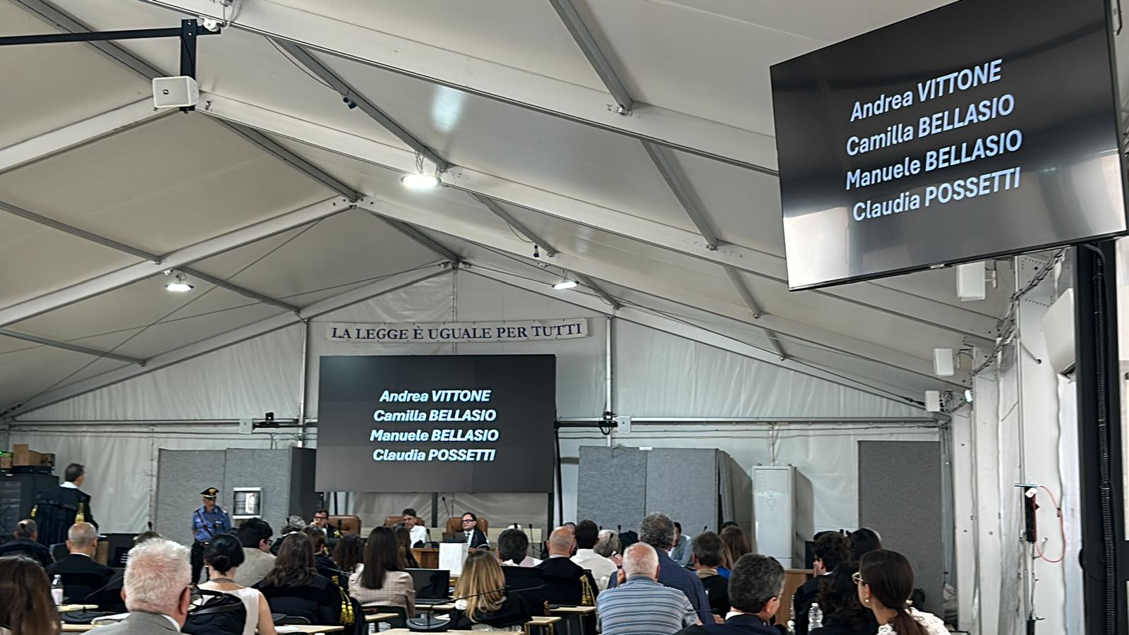 Processo Morandi, commozione in aula: il pm legge in aula i nomi delle 43 vittime