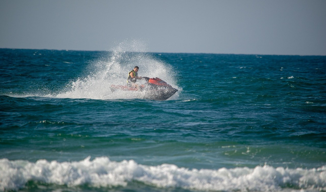 Celle, scontro tra due moto d'acqua: un ferito