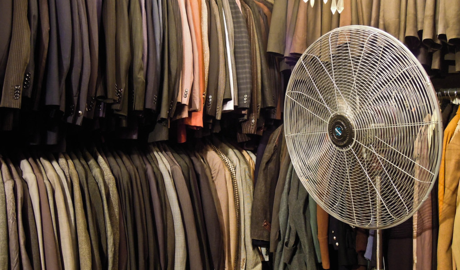 Gravi violazioni, maxi multa a un megastore d'abbigliamento di Genova